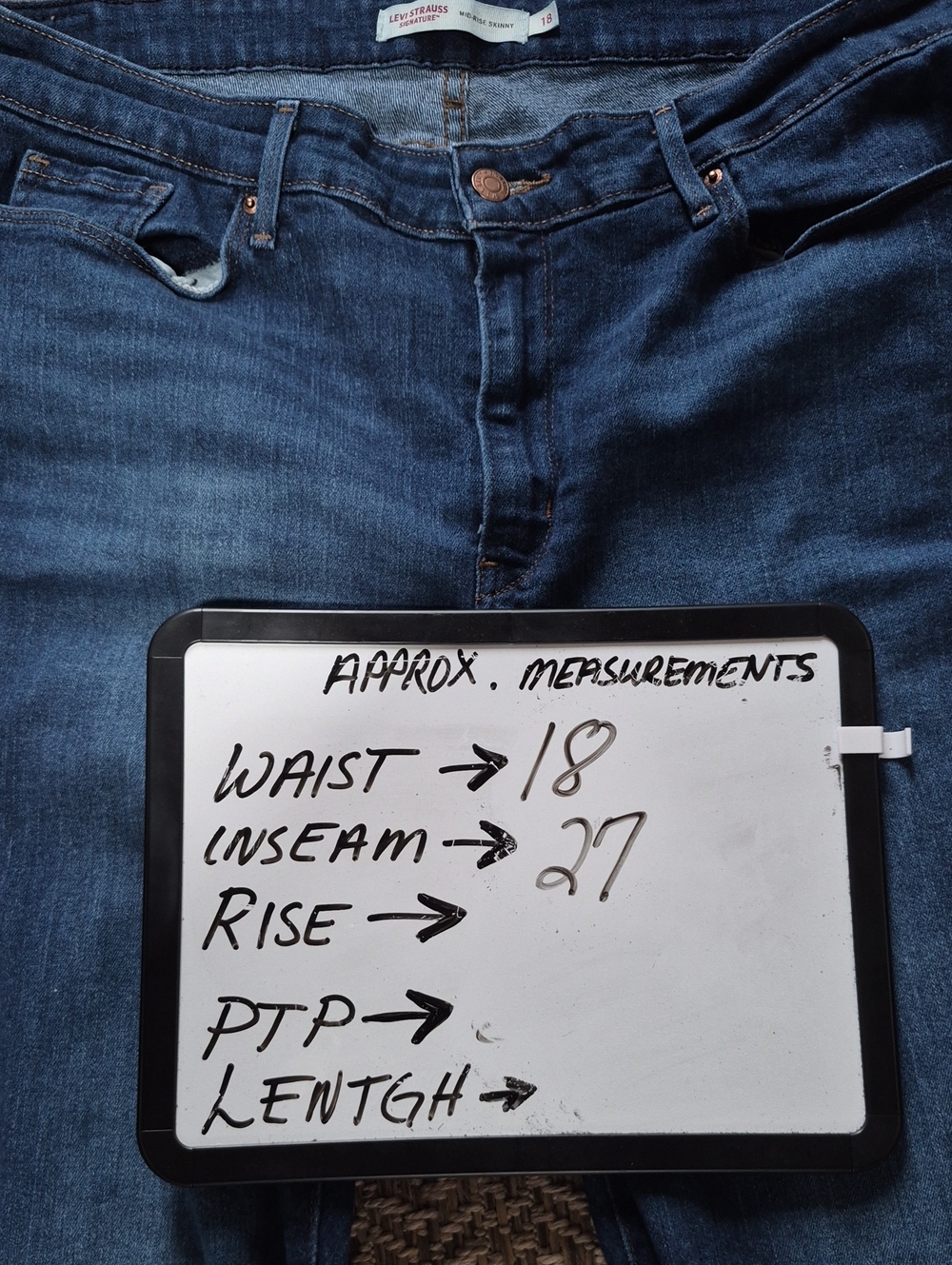 Levi Mid Rise Skinny - Picture 5 of 5